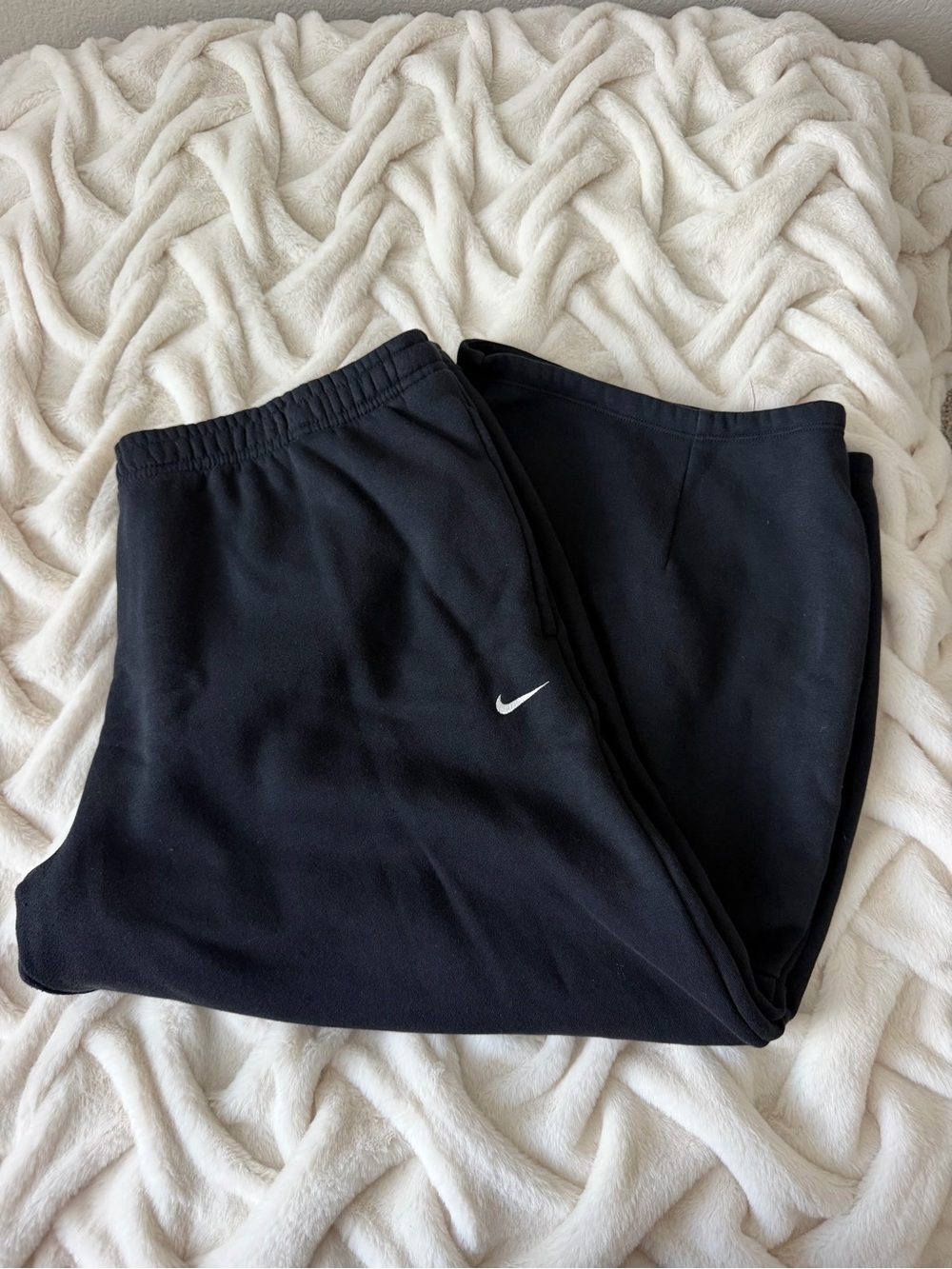 Nike Sportswear Phoenix Fleece
Loose Cropped Barrel Pants